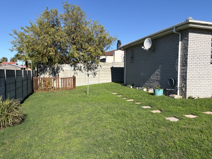 3 Bedroom Property for Sale in Uitzicht Western Cape